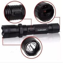 Equipo De Defensa Personal Taser Linterna 3500kv Recargable