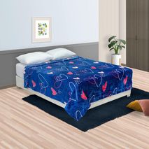 Cobija Sherpa Super Acolchada Estampada Corazones Rosados Fondo Azul